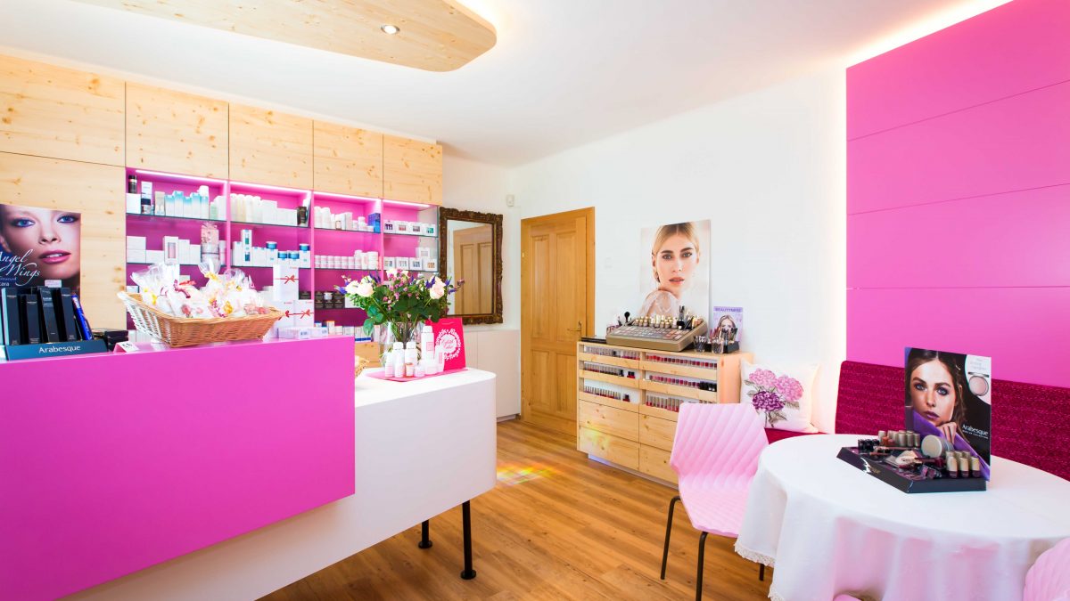 Geschäftseinrichtung E